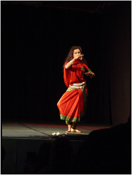person: action: dancing : s-dsc026669.jpg
