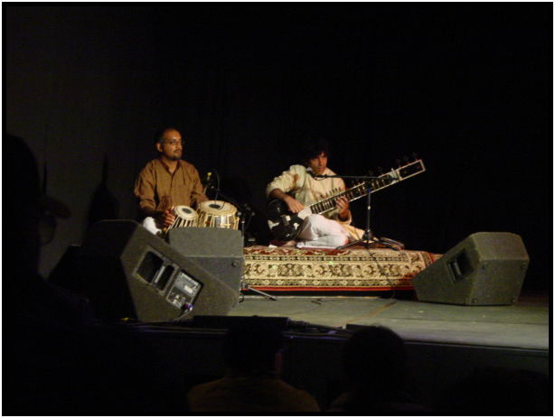 person: action: playing music : s-dsc026671.jpg