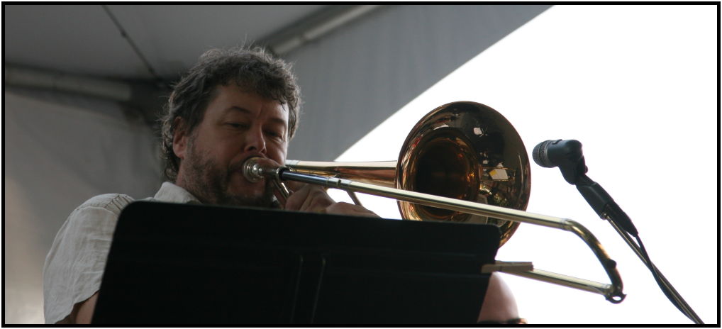 person: action: playing music : s-IMG_4595.jpg